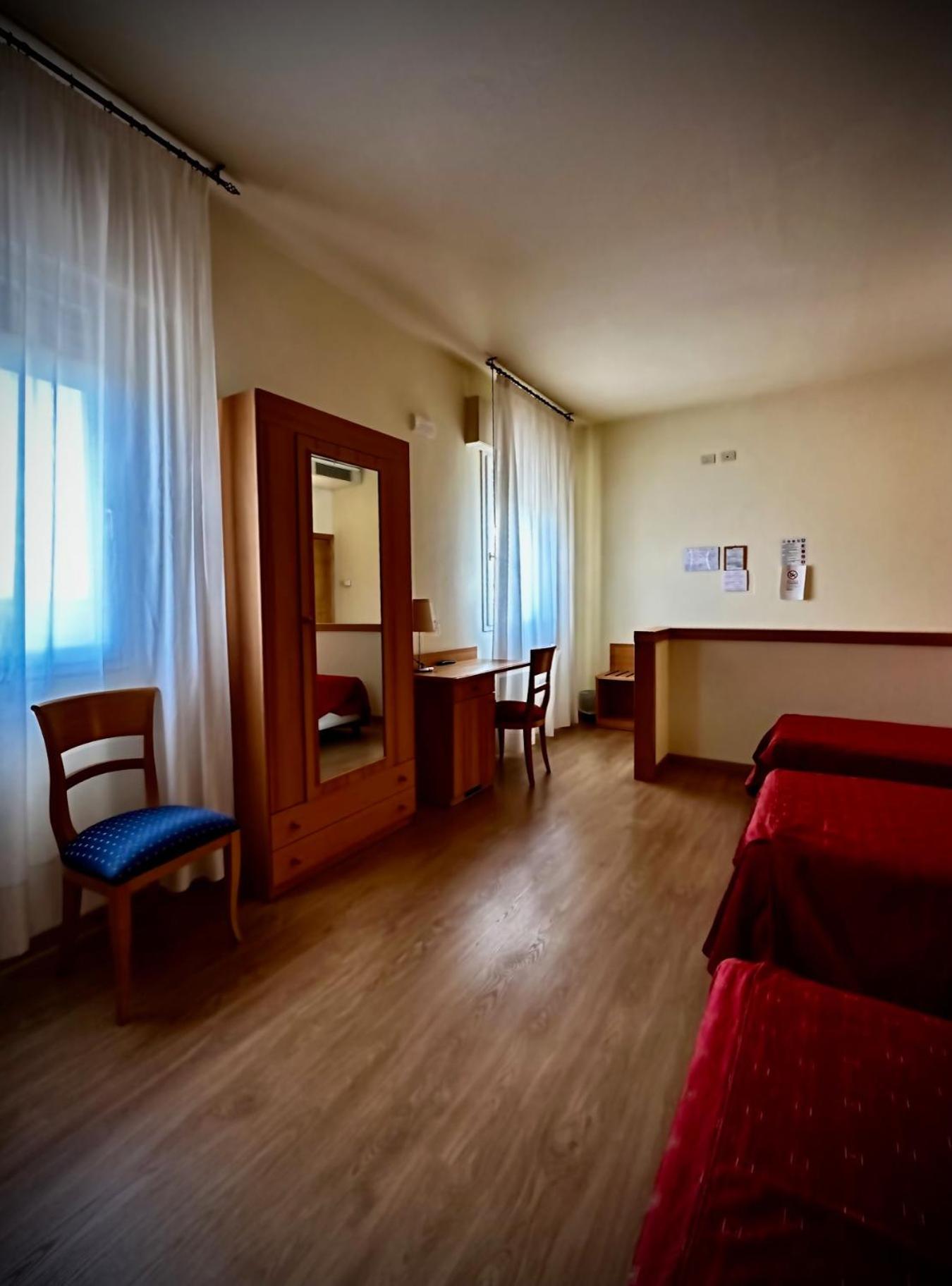פורטו טולה Hotel Ponte Molo מראה חיצוני תמונה